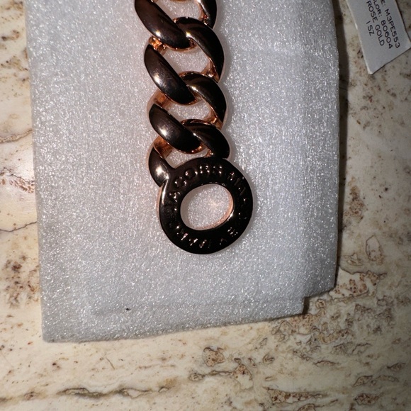 COPY - MARC JACOBS CHAIN LINK BANGLE BRACELET ROSE GOLD-TONE - Picture 5 of 9